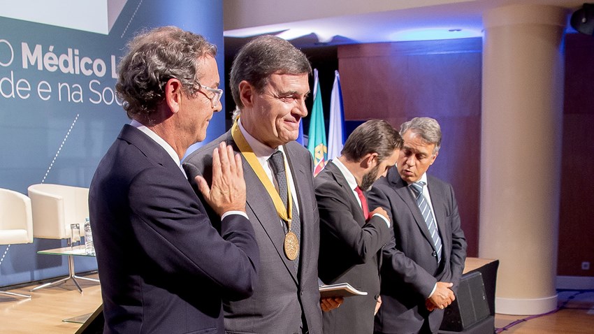 Luís Portela distinguido pela Ordem dos Médicos com Medalha de Mérito